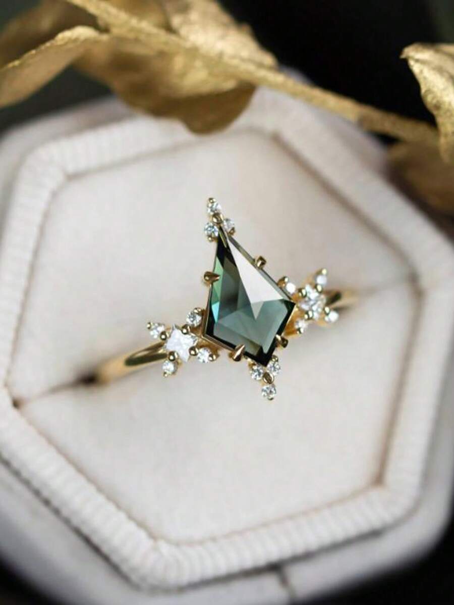 1pc Luxury Green Cubic Zirconia Ring, Unique Promise Finger Rings For Women, Suitable For Wedding Engagement Party Daily Wear, Jewelry Gift For Birthday Anniversary Valentine's Day Mother Day,Mom,Mother,Mother's Day,Gift