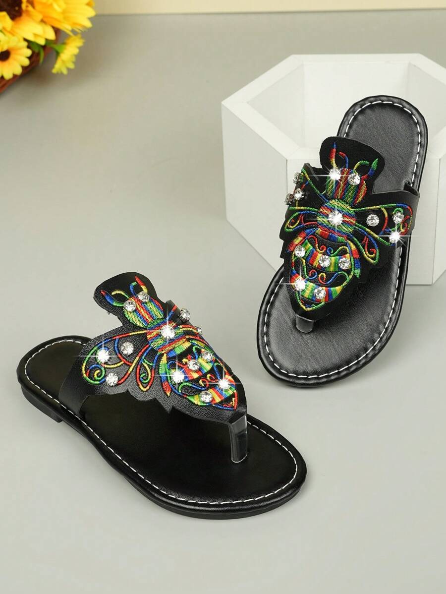 Chaussures pour enfants 2025 Nouvelle mode d'été Bout rond plat tout-en-un Anti-dérapant Sandales de plage mignonnes avec motif abeille
