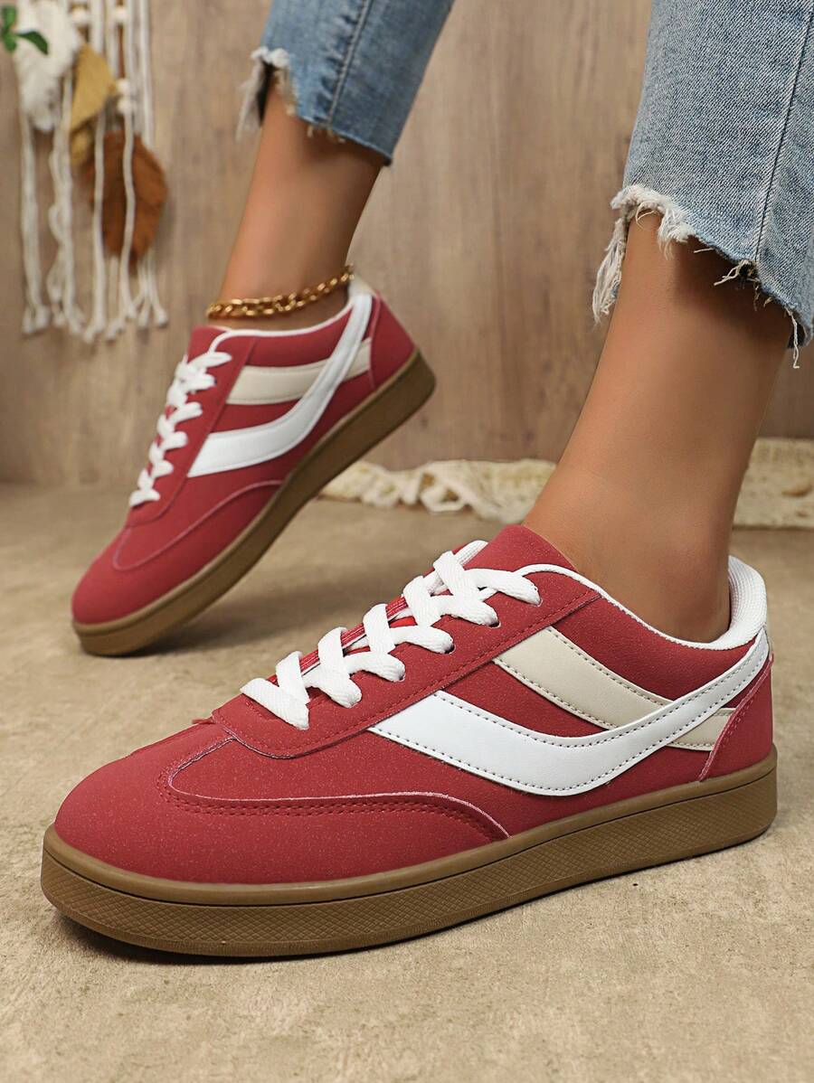 Nieuwe lichtgewicht ademende casual sneakers voor dames, modieuze veelzijdige lage witte sportschoenen