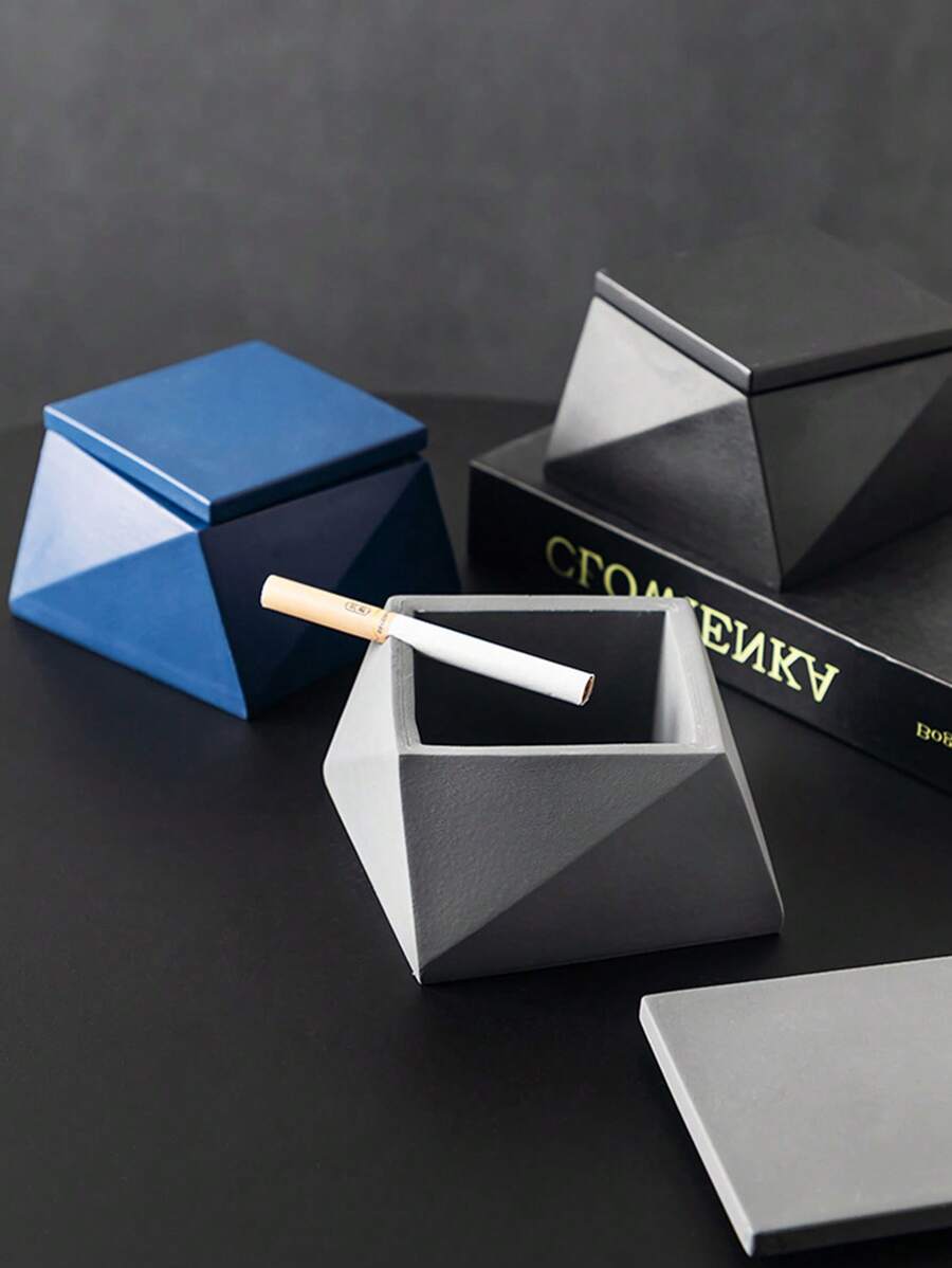 1pc Diamond-Shaped High-Grade Matte Black Three-Dimensional Geometric Ashtray With Lid For Home Office Light Luxury Decorative Ornaments Ashtray