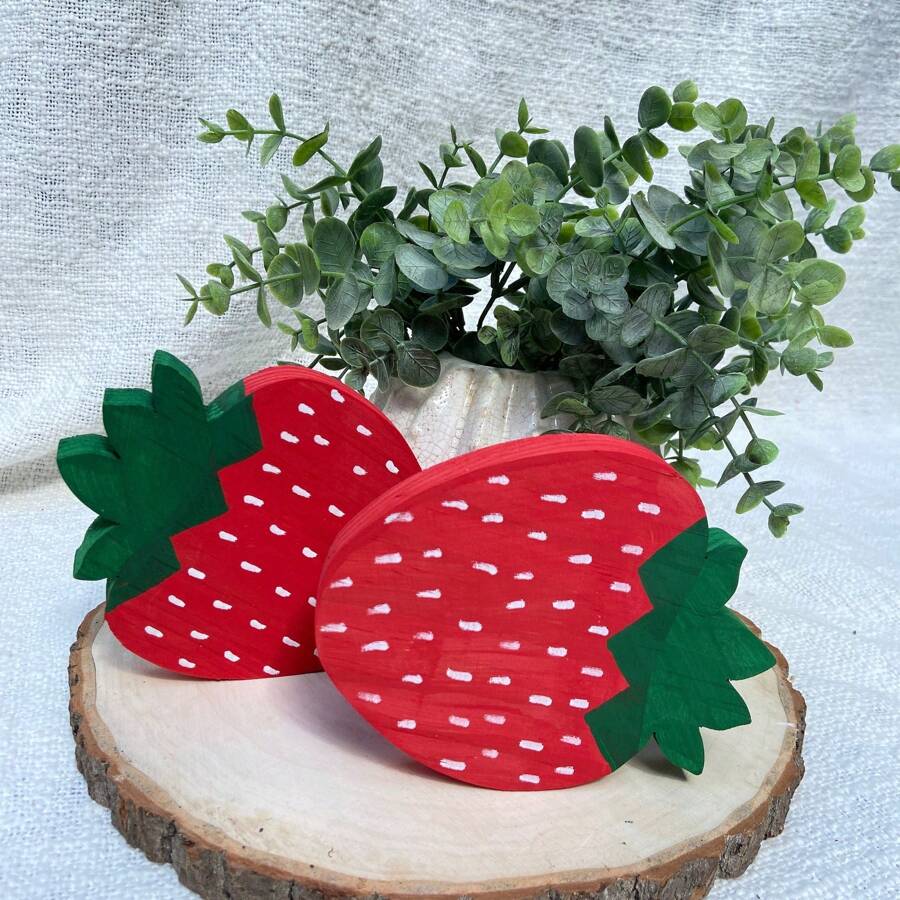Juego de 2 fresas de madera, decoración de rodajas de madera de fresa, decoración de bandeja escalonada de fresa, decoración de verano, decoración de bandeja escalonada de verano, decoración de primavera, decoración de frutas, decoración campestre, decoración rústica para el hogar, decoración de escritorio de madera para el hogar, parche de fresas