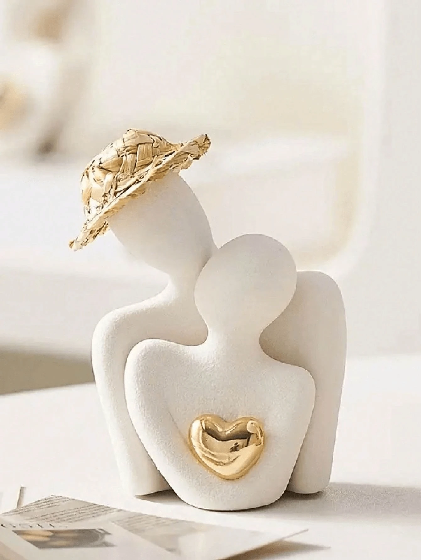 1pc Heart-Shape Golden-Plated Abstract Artistic Figurine, Couple Embracing Decoration ,Suitable For Home Decor, Bedroom Decor, Office And Students, The Best And Christmas Gift,Wintertime,Christmas Decorations,Storage,Wedding Decor,House Decor,Jewelry Organiser,Party Decorations(Excluding Straw Hat) Gifts Birthday Graduation