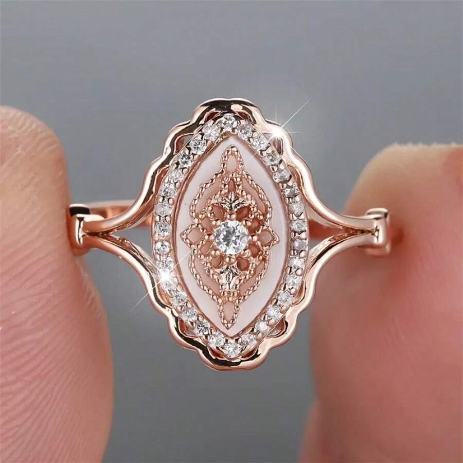 Bague de promesse/mariage en or rose 14 carats plaqué avec un design vintage de fleur en zirconia, cadeau de style bohème pour femmes, décoration de fête