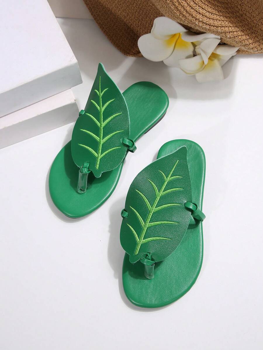2025 Nieuwe platte kindersandalen, minimalistische, veelzijdige, modieuze geborduurde bladontwerp strandsandalen voor kinderen