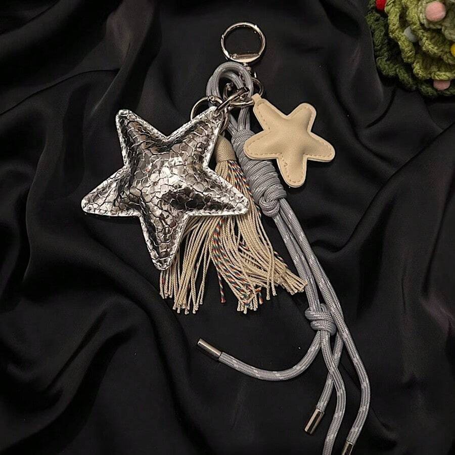 Colgante de estrella dorada personalizada con múltiples elementos para mujer, nuevos encantos colgantes para bolso, joyería colgante creativa, llavero con cadena. Verano