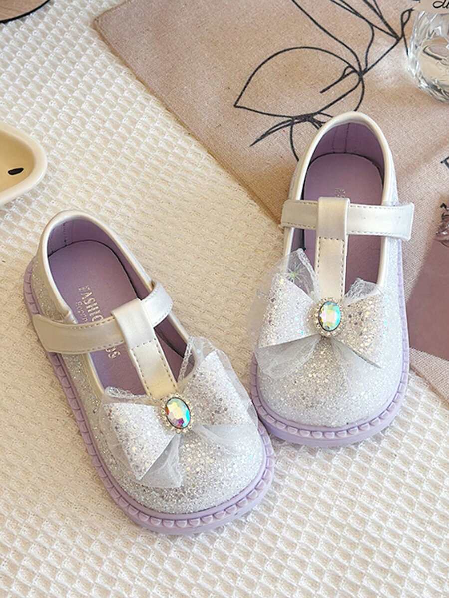 1 paire de chaussures plates beiges pour bébé, chaussures confortables en crochet et boucle pour filles, chaussures de style fée de mode pour enfants, été
