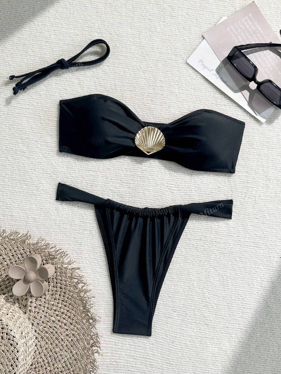 Conjunto de bikini negro para mujer | Top bandeau con cruce en el pecho y aplicaciones doradas con conchas - Traje de baño sexy para escapadas tropicales