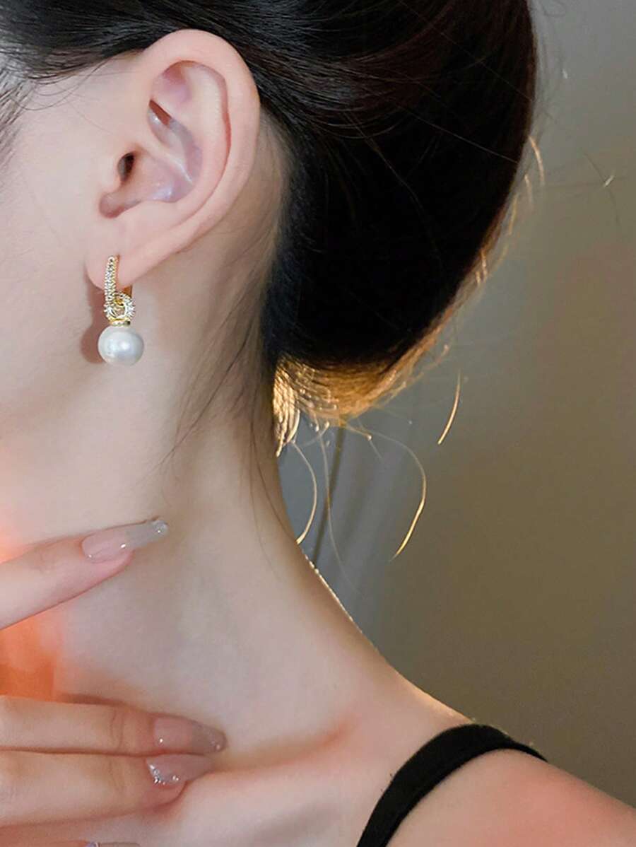 1 par de pendientes elegantes de fiesta con diseño de circonita artificial y perla artificial