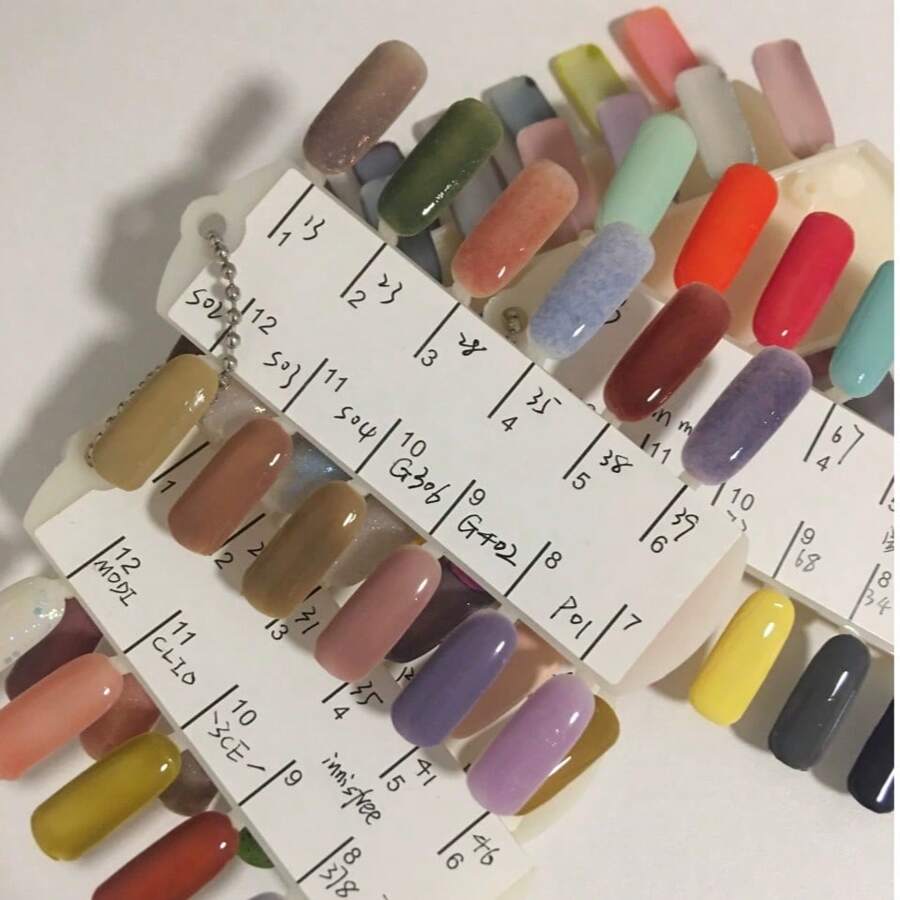 2 pezzi Cartella colori di smalto/gel unghie, 24/36 griglie con catena, scheda per esercitarsi con la presentazione e i campioni di arte di unghie