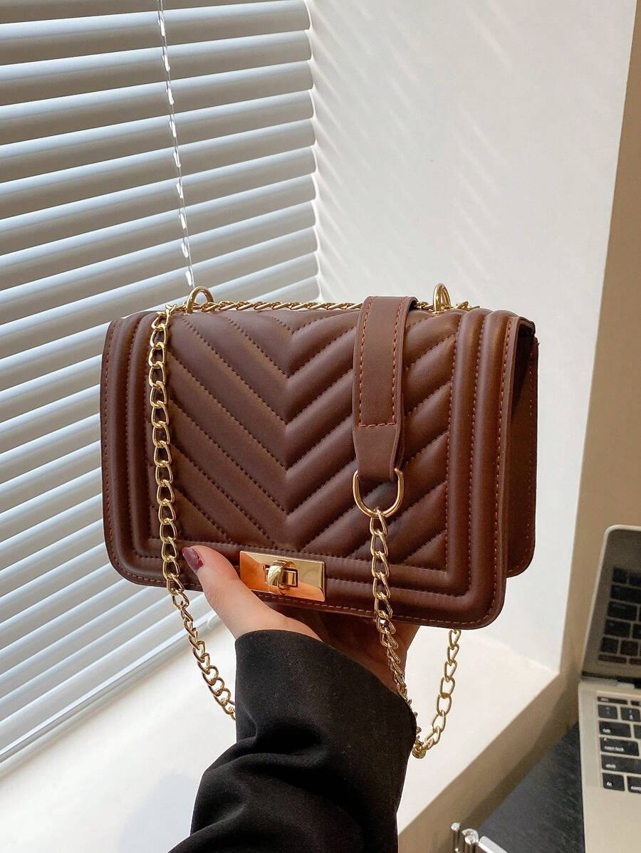 Fashionable Solid Color V-Shaped Printed Flip Small Square Bag, Fashionable PU Chain Crossbody Bag, Women's Flip Lock Mini Shoulder Bag Wallet, Suitable For Shopping, Shopping, Wallets, Young Women, College Students, Newcomers, White-Collar Workers. They Are Very Suitable For Offices, Universities, Work, Business, Commuting, Outdoor Activities, Travel, And Outings