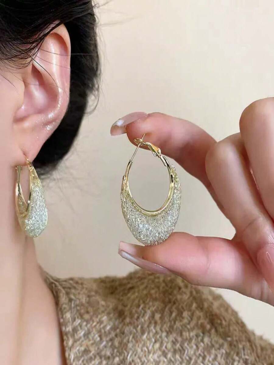 1 par de pendientes de aro con cristales y diseño metálico de telaraña de lujo para mujeres, accesorio circular elegante