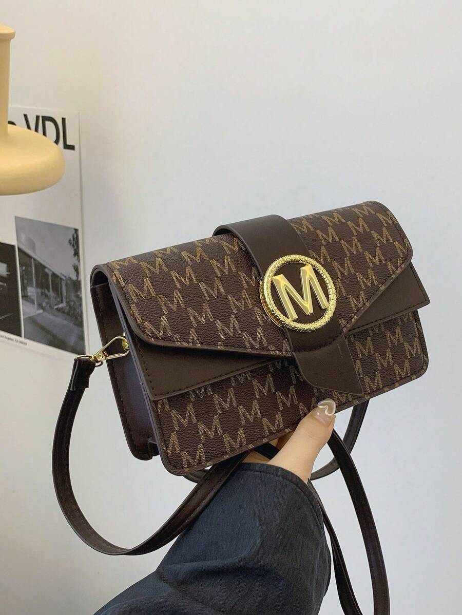 Bolso cuadrado pequeño de diseño nicho, bolso de hombro nuevo para mujer 2024, con sensación de alta gama y simplicidad, versátil para uso diario y como bandolera