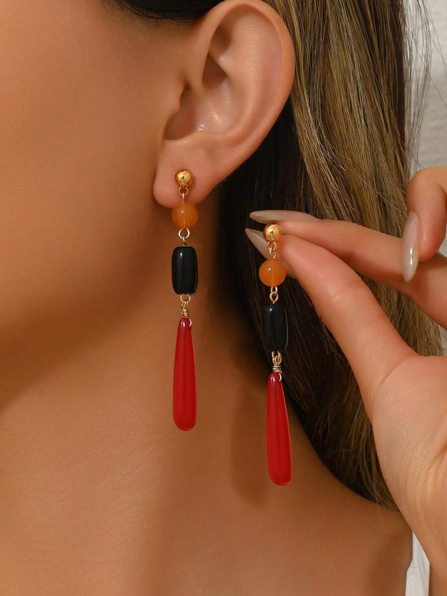 2Pcs Elegant Jade/Emerald Color Resin Teardrop & Green Glass Beads Turquoise Pendant Earrings Set For Women. Due To The Natural Materials, The Size And Weight May Vary Slightly.