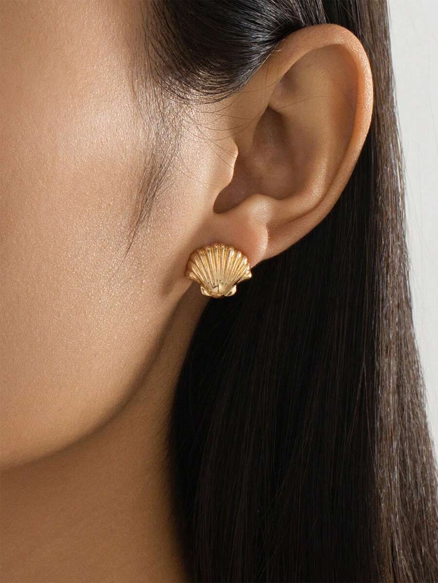 2 stuks modieuze kleine gouden schelp oorbellen, geschikt voor vakantie, strand en reizen (geen kaart inbegrepen)