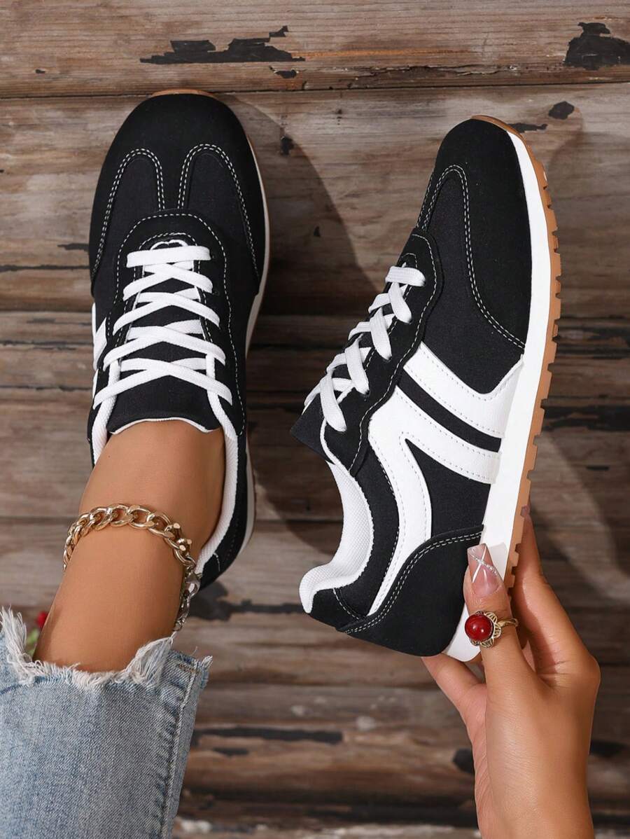 Chaussures de plateforme vintage pour femmes, nouvelles baskets respirantes 2025, légères, polyvalentes, mode décontractée, de sport, antidérapantes, avec semelle souple