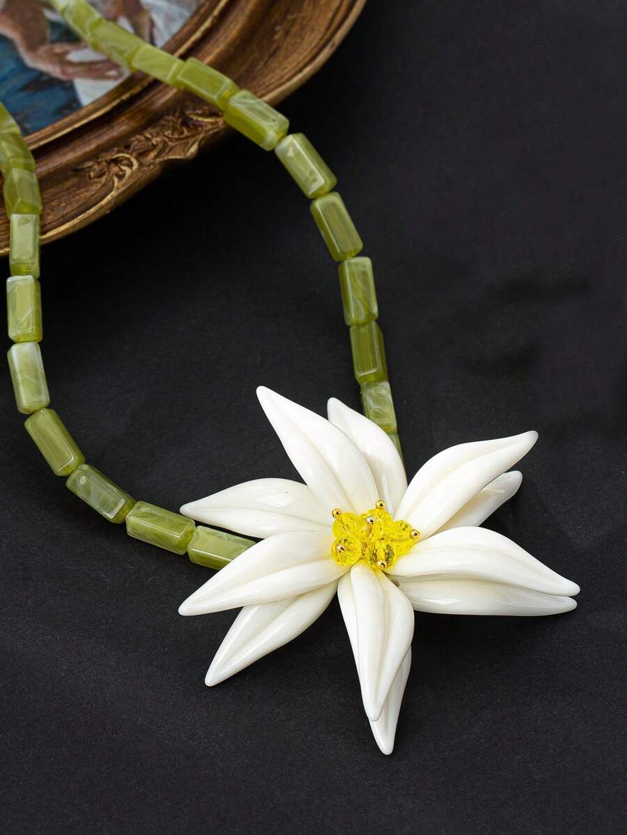 1pc Exaggeration Resin Flower Handmade Beaded Women Personalized Floral Pendant Necklace, Camellia 3D Party Necklace