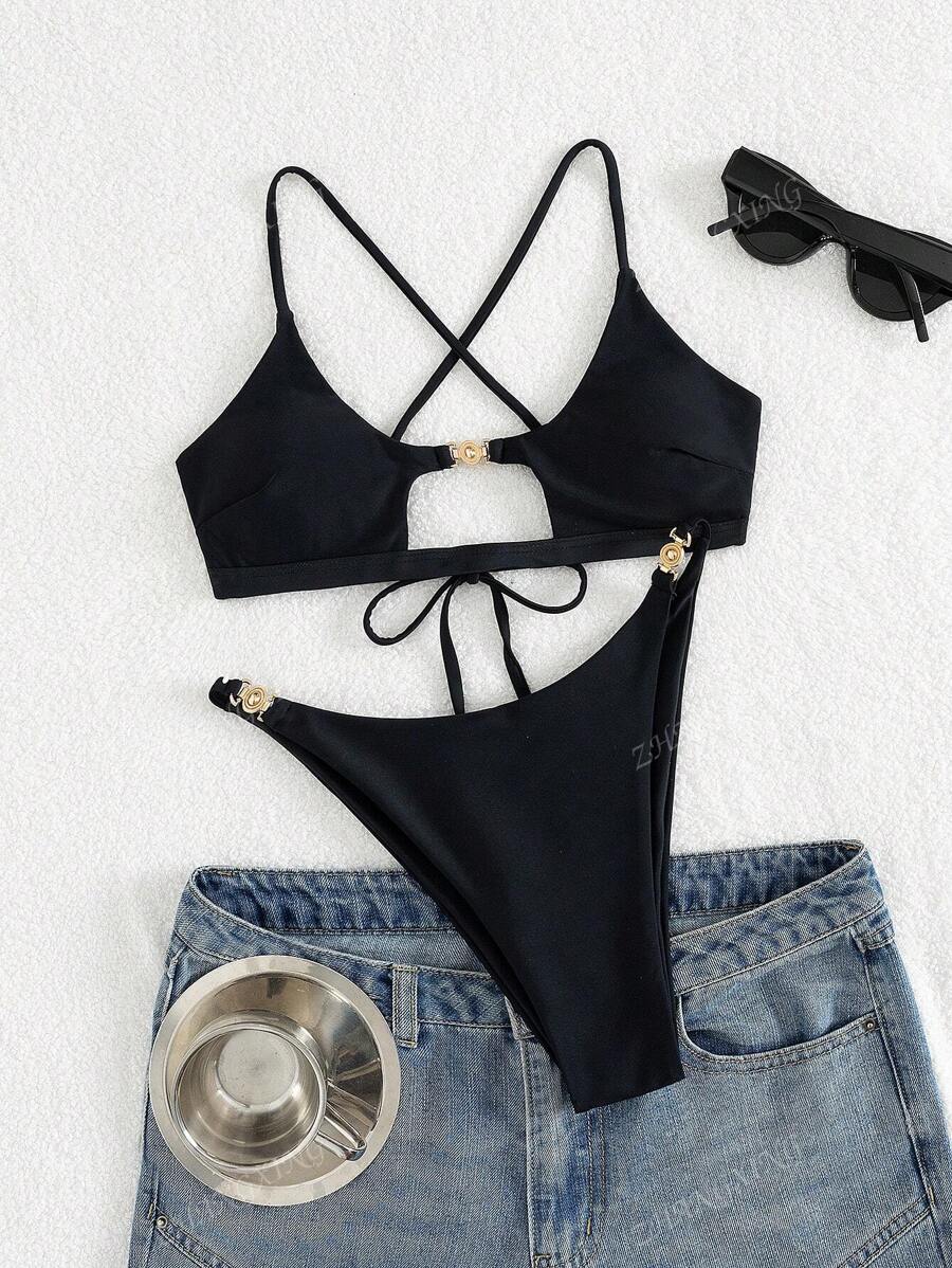 Nuovo set di costumi da bagno in stile e sexy per donna, con top a fascia in un unico colido e decorazione metallica, con laccetti di corda per allacciatura