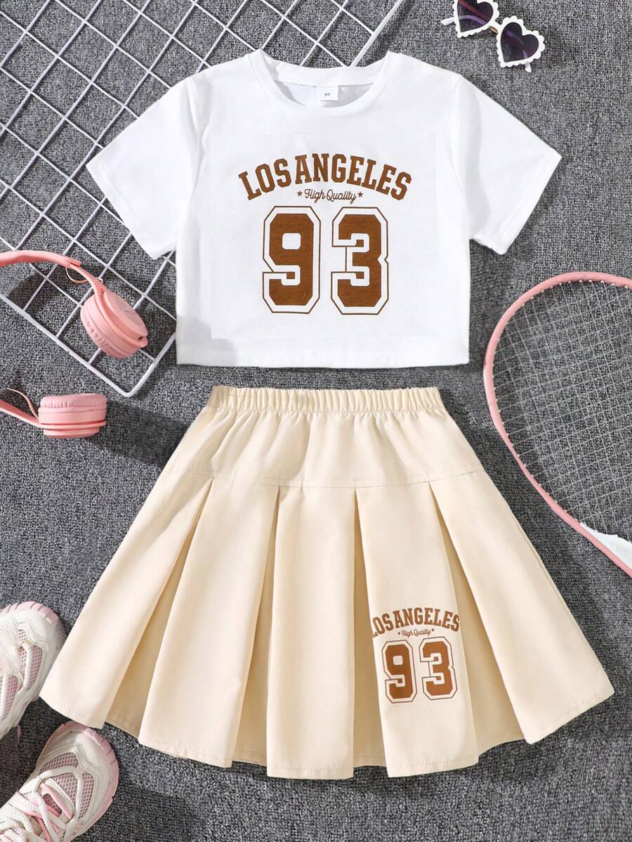 Ensemble de 2 pièces pour filles - T-shirt court à graphique Los Angeles 93 + Jupe mini plissée. Tenue de mode décontractée pour enfants pour l'extérieur