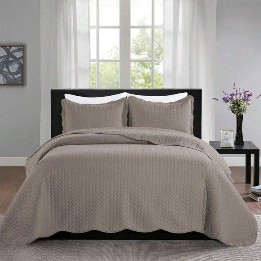 GreeneryP Homeware 3 Pcs Quilt Bedding Set Reversible Microfiber Coverlet With 2 Pillow Shams For All-Season Lightweight Design Embossed Quilt Bedspread Smooth And Skin Friendly Twin Queen King Size 87546