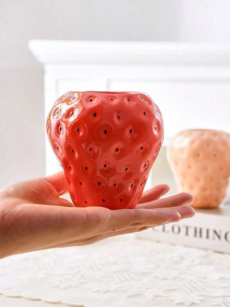 1pc Minimalist And Modern Cartoon Colored Ceramic Strawberry Vase, Nordic Ins Style Flower Vase, Desktop Ornament, Handicraft