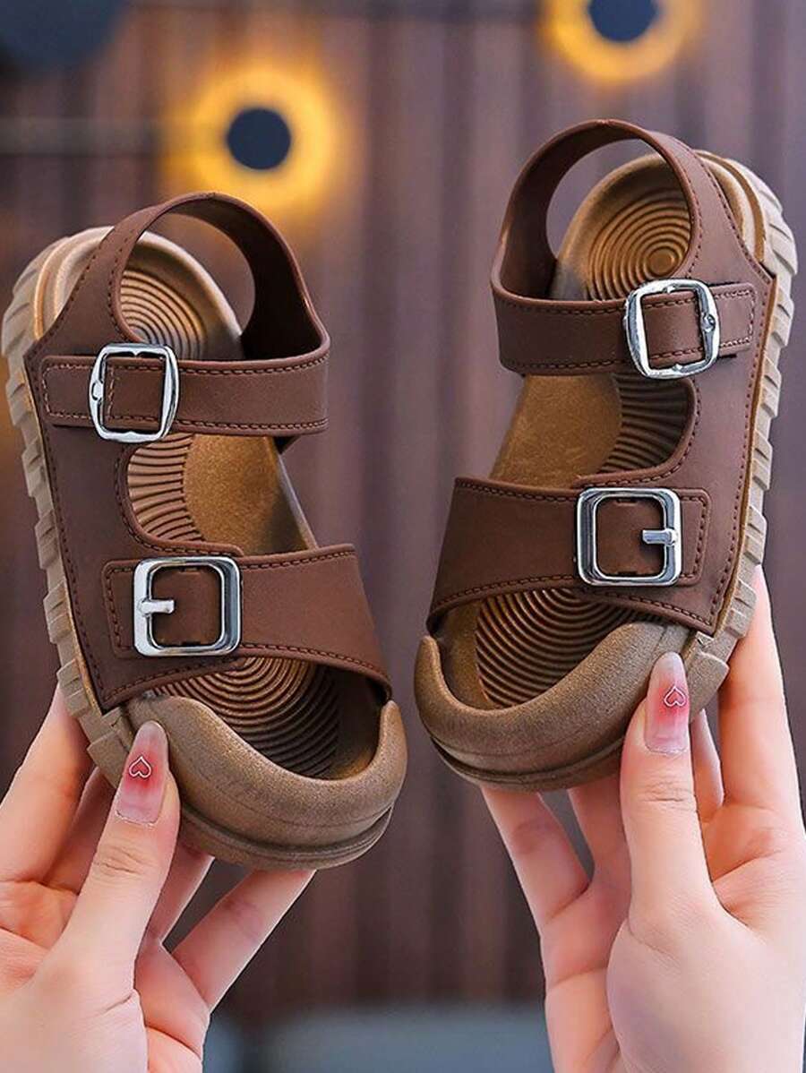 Sandales plates d'été 2025 pour enfants, sandales polyvalentes à la mode et mignonnes en PVC, style académique, chaussures de plage