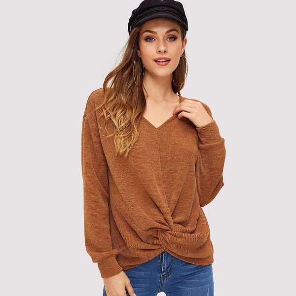 Twist Detail Rib-knit Pullover
Twist Detail Rib-knit Pullover