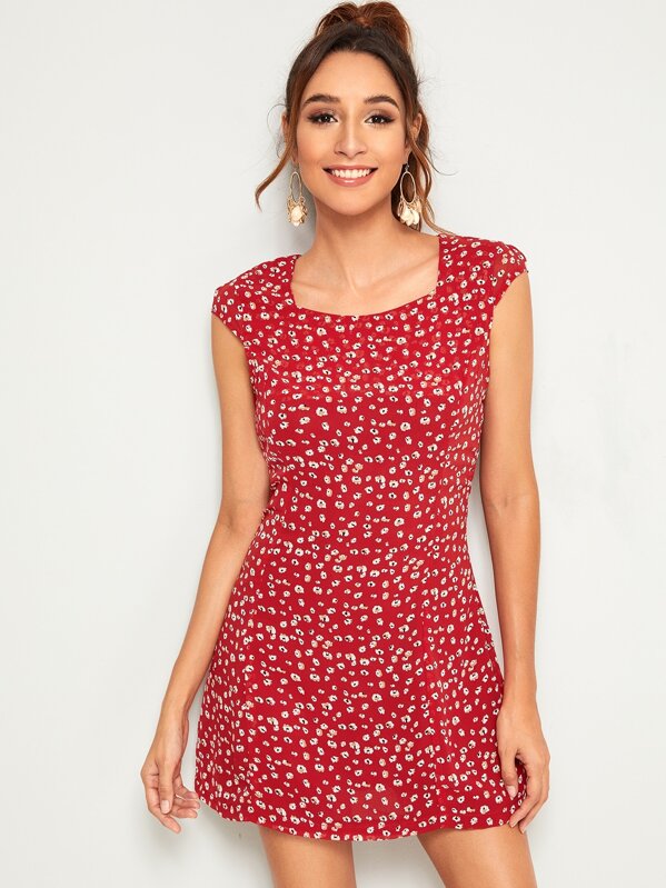 Платье с пуговицами, цветочным принтом и квадрадным воротником, Gabi B
Платье с пуговицами, цветочным принтом и квадрадным воротником, Gabi B