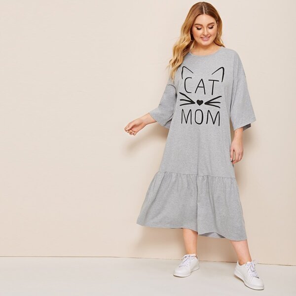 Plus Ruffle Hem Letter Graphic Dress, Grey 
Plus Ruffle Hem Letter Graphic Dress, Grey