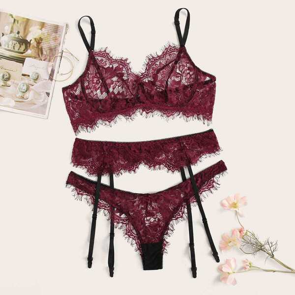 Plus Floral Lace Underwire Garter Lingerie Set 
Plus Floral Lace Underwire Garter Lingerie Set
