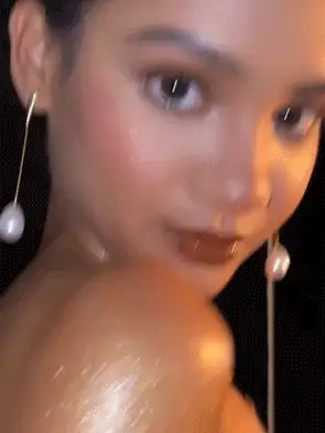 SHEGLAM Iluminador corporal de iniciación Gel con brillo - Gel iluminador de ruptura de hielo Líquido con brillo de diamante Iluminador con brillo de larga duración de doble uso a prueba de sudor Iluminador marca Belleza Maquillaje Cosmético para Mujeres Niñas Perfecto para Otoño Invierno Ideal para Moda Y2K Adecuado para Regalo de Cumpleaños Fiesta de Halloween Listo Mejor Color