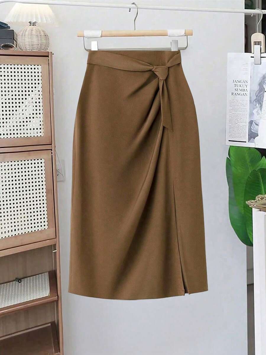SHEIN PETITE Gonna di lunghezza petite in colore tinta unita, elegante, casual e adatta per l'uso in città, disponibile in taglie comode per le donne