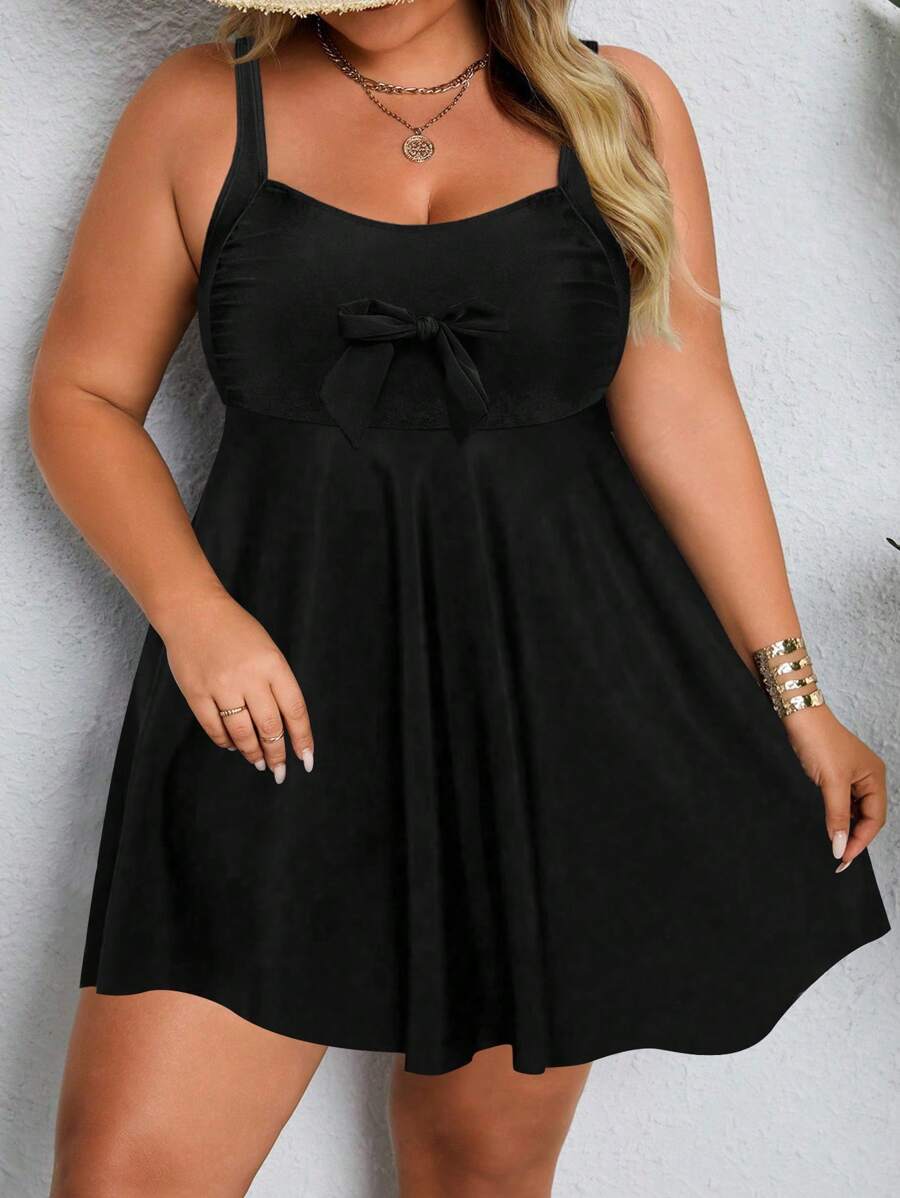 SHEIN CURVE+ Conjunto de tankini de mujer de talla grande con lunares negros y blancos, y falda. Vestido de playa conservador