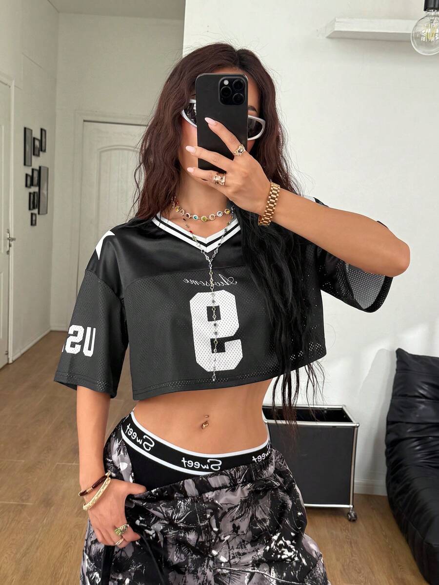 Coolane Camiseta versátil de corte cropped con estampado de letra de jersey de fútbol vintage deportivo de estilo callejero de la época Y2K para mujer