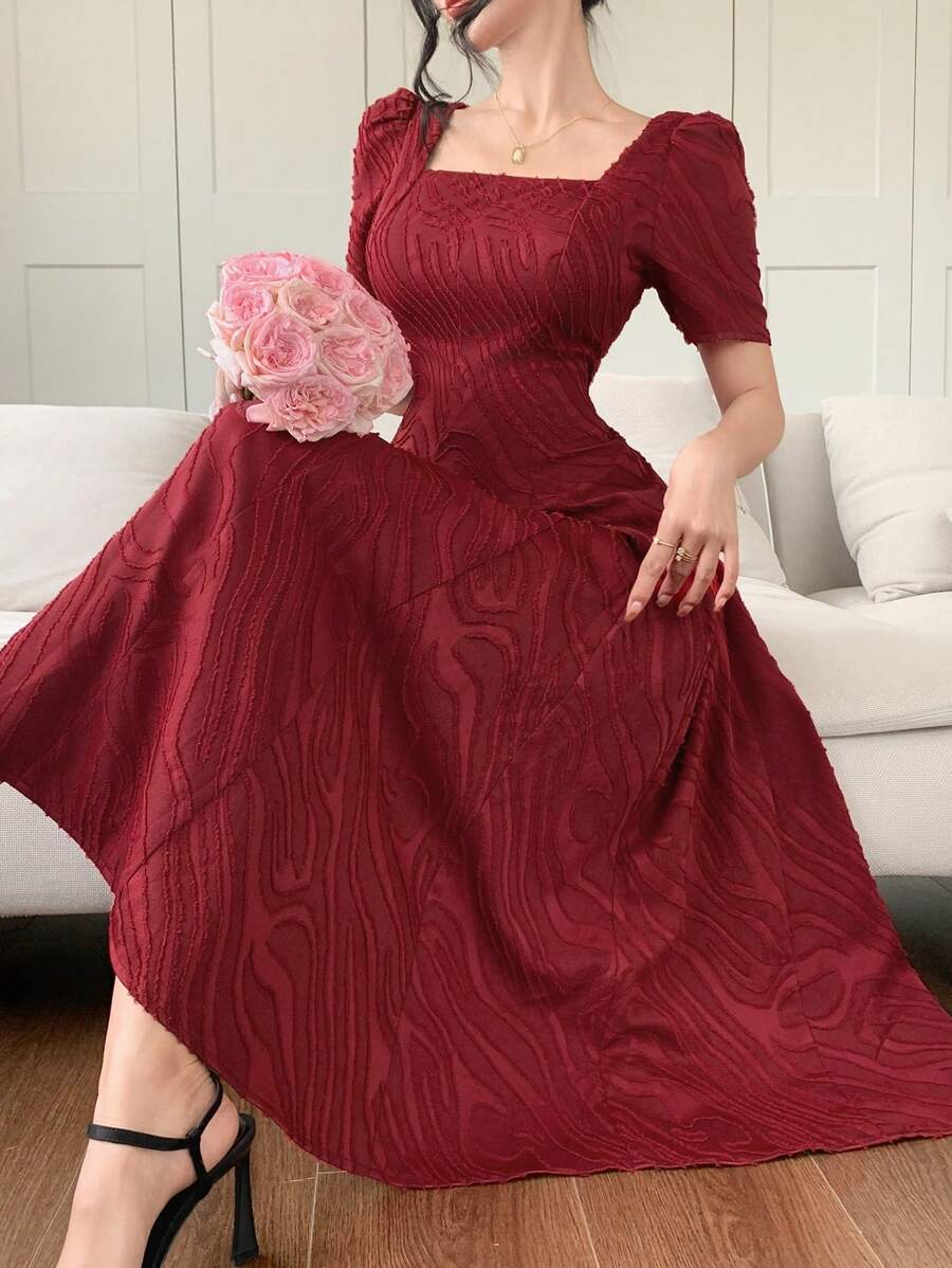 DAZY Vestito elegante da donna a vita aderente, scollo quadrato, di lunghezza media