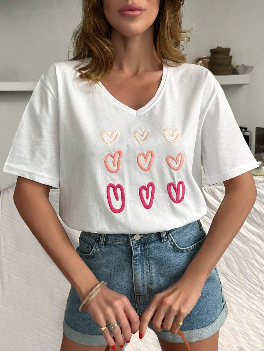 SHEIN CAMISETA DE CUELLO REDONDO CON BORDADO DE CORAZONES