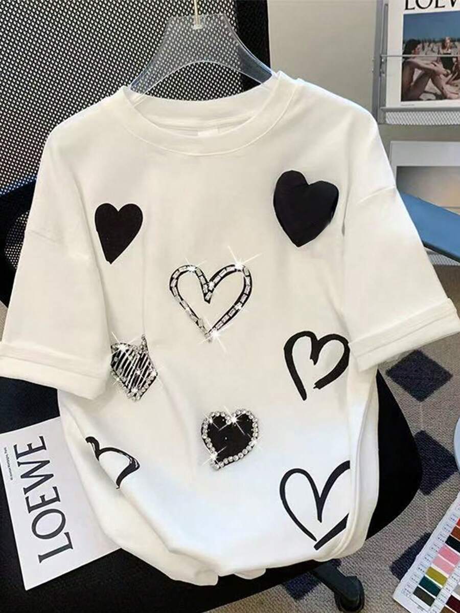 SHEIN Camiseta de mujer talla grande con cuello redondo, decoración de strass con diseño de corazón