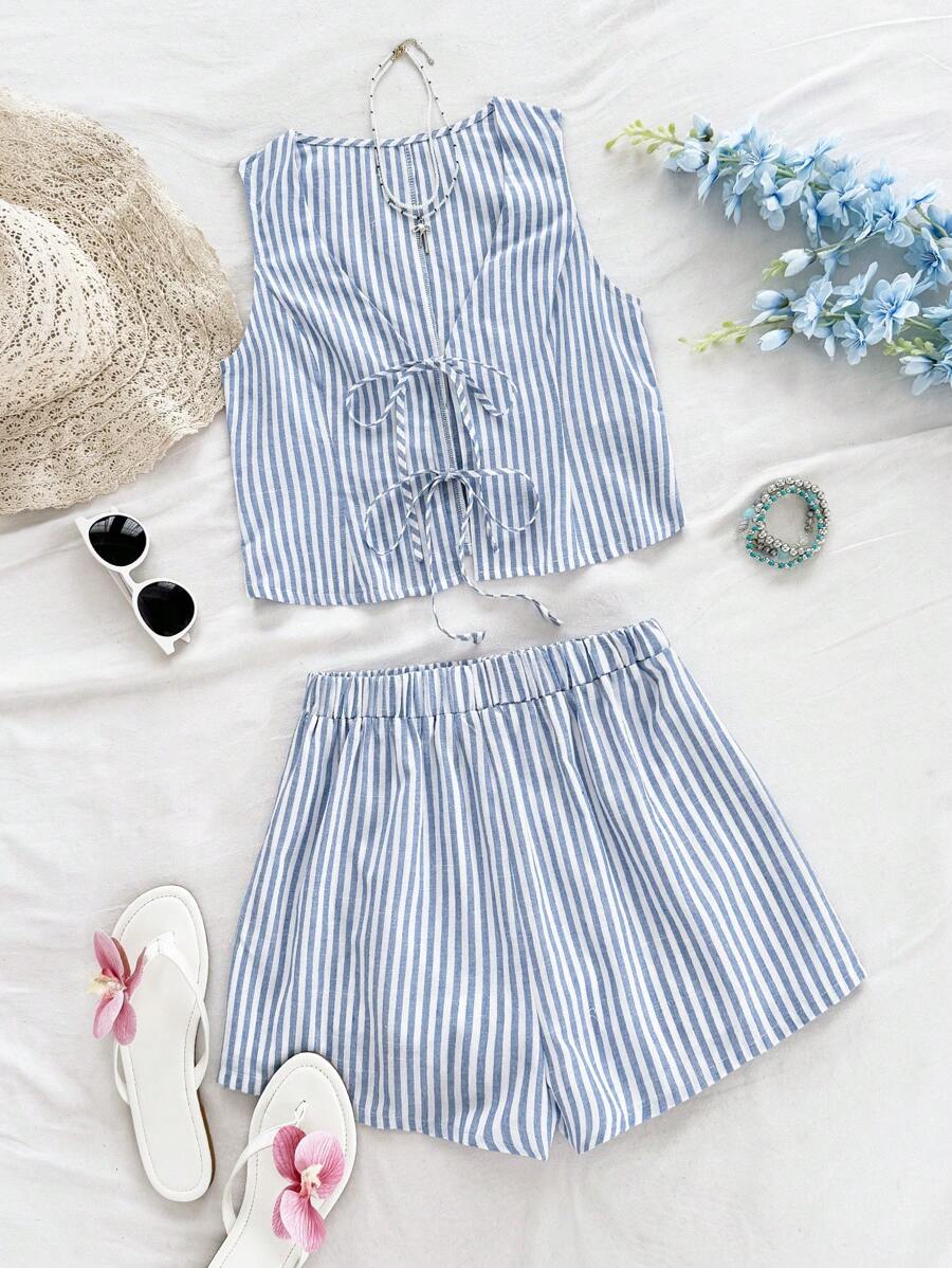 Soleia Conjunto de 2 piezas para vacaciones, compuesto por shorts sueltos con decoración de lazo y estampado de rayas azul y blanco en estilo fresco de macarrón, adecuado para uso casual en verano como graduaciones y bodas