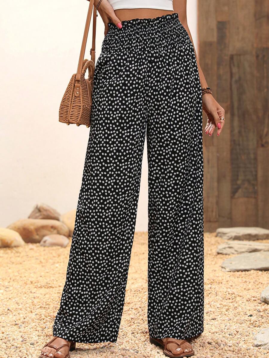 SHEIN Tall Pantalones anchos de pierna con volantes en el bajo, de estilo casual de vacaciones, con estampado floral diminuto de color negro y blanco, de una tela con sensación de lino, para mujeres