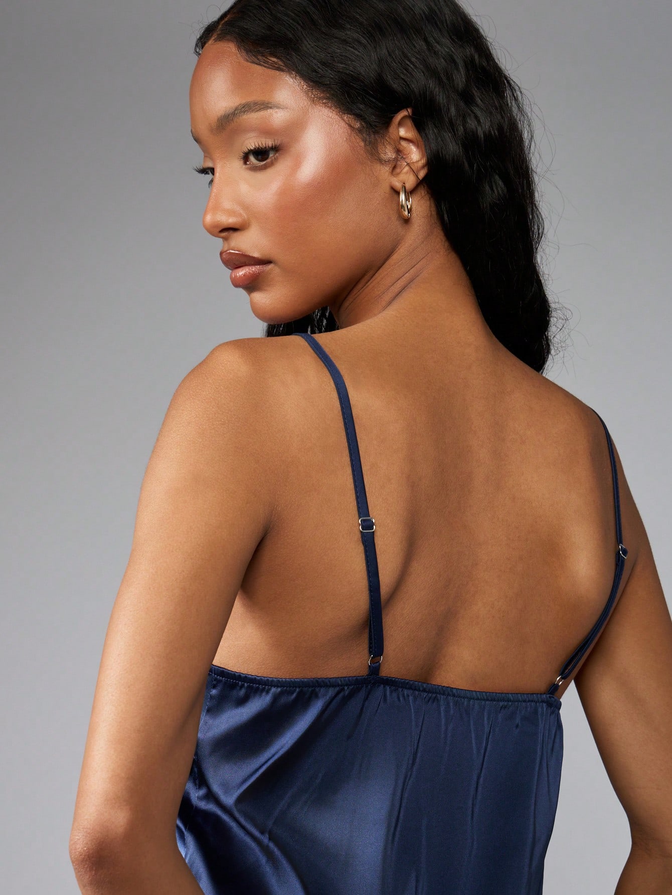 MISSGUIDED 調節可能なストラップ付きサテンレーストリム