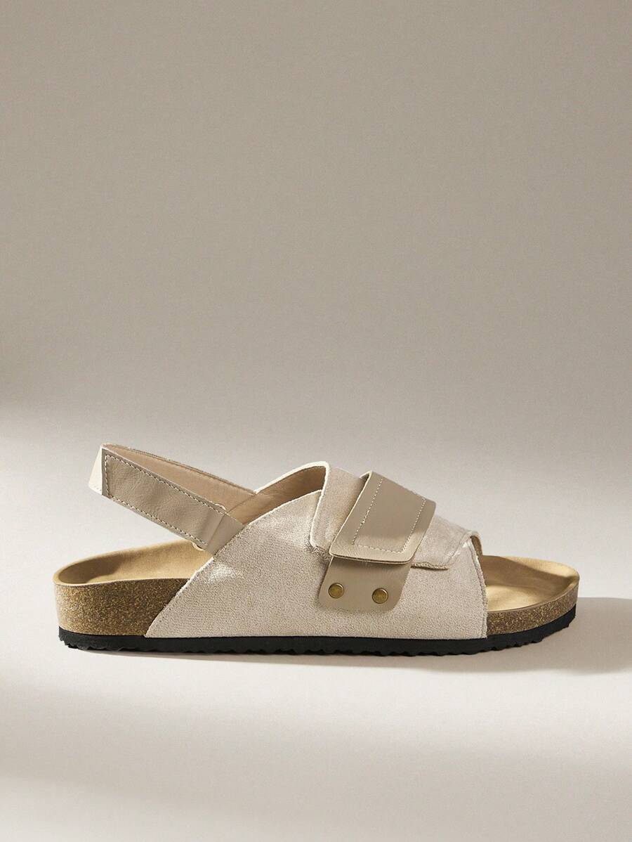 Solecia Sandalias planas negras para mujer, chanclas de moda para playa y uso casual