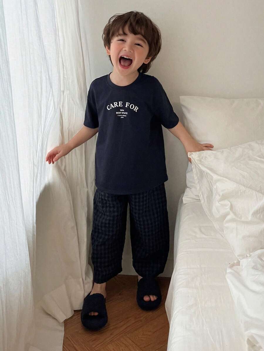 DAZY 2 piezas Conjunto de ropa para niño pequeño con top de punto de manga corta con estampado de letras y pantalón tejido a cuadros para usar en casa, primavera/verano