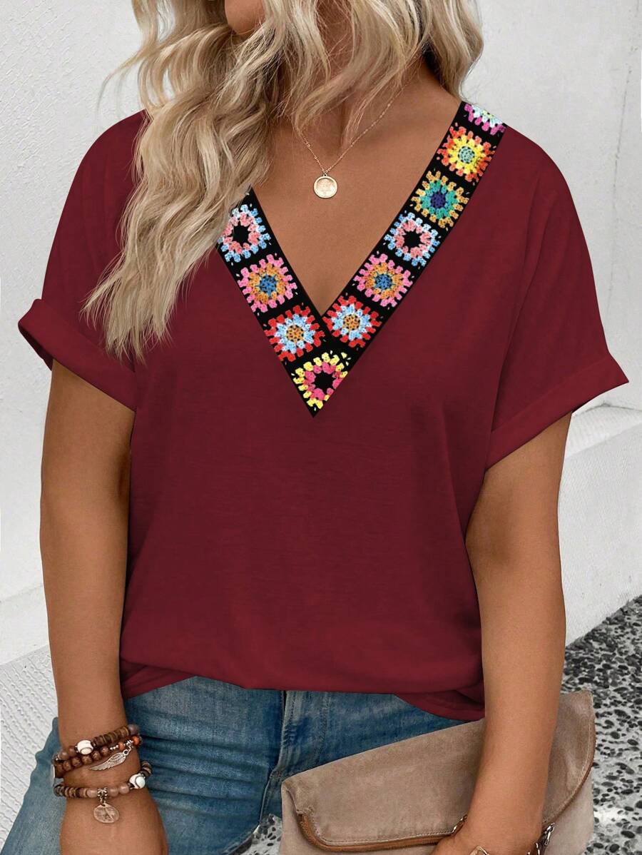 SHEIN VCAY CURVE T-shirt casual versatile per donne taglie comode, con scollo a V, manica corta, manichette arricciati, stampa floreale vintage, adatta per primavera/estate