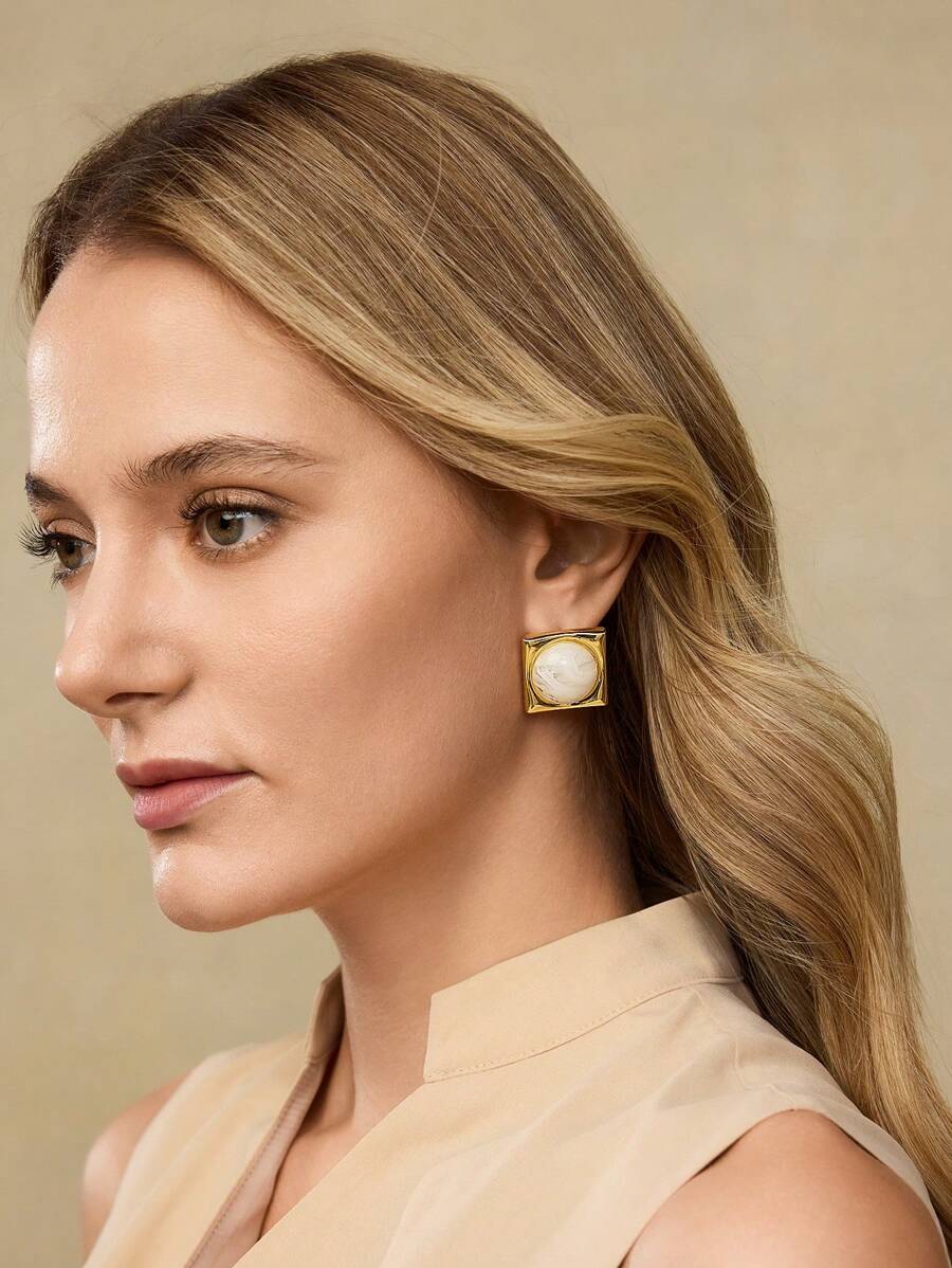 MOTF PREMIUM Pendientes con perla artificial con forma geométrica cuadrada chapados en oro de 18k