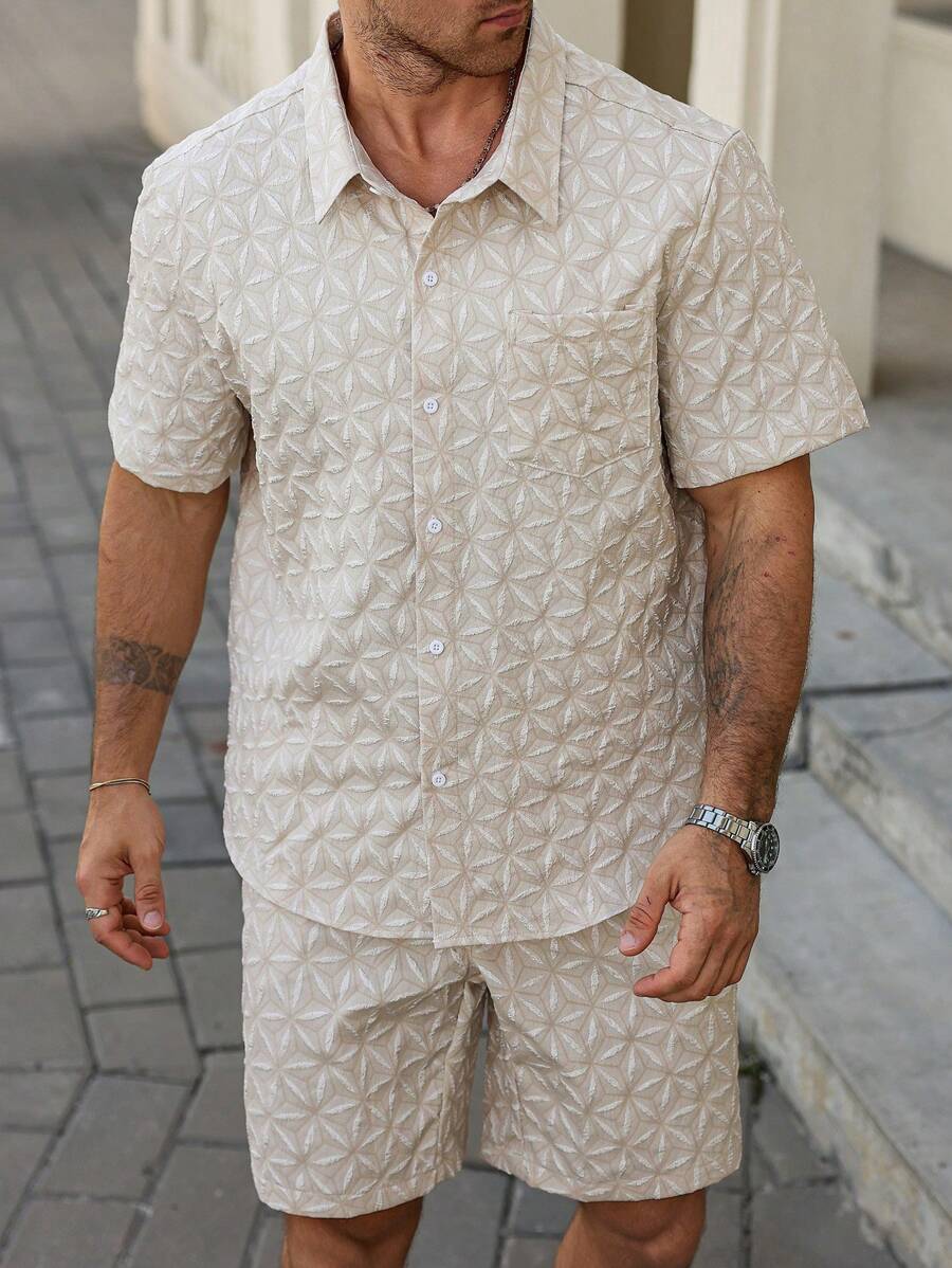Manfinity Homme Conjunto de camisa de manga corta casual de moda para hombres de talla grande, conjunto de playa para hombres, conjunto casual de dos piezas, ideal para parejas y un excelente regalo para novios u esposos. Conjunto casual de dos piezas para hombres de tejido texturizado