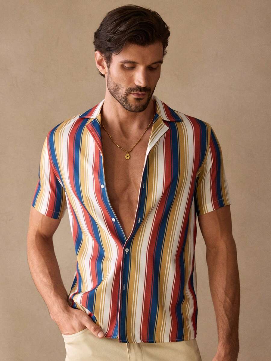 Manfinity VCAY Camisa casual de manga corta con cuello de bata y rayas verticales tejida para hombres, adecuada para uso diario