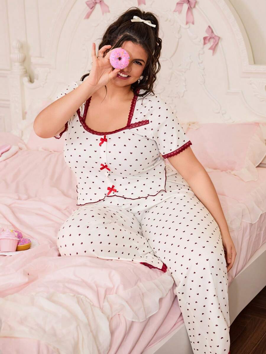 SweetSlumber Conjunto de pijama de talla grande con diseño de corazón dulce, ribete de volantes y color contrastante