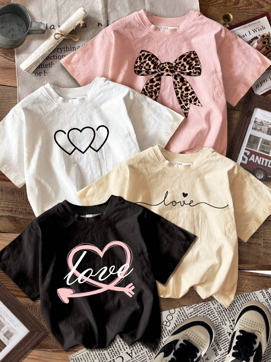 SHEIN Camiseta básica de manga corta y cuello redondo casual para niña joven con estampado de corazón, lazo y leopardo, adecuada para primavera/verano
