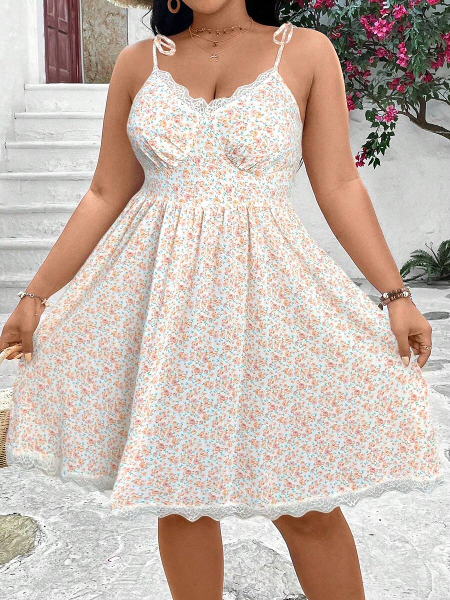 SHEIN Franclia Vestido de vacaciones con encaje de contraste y estampado floral menudo para mujer de talla grande