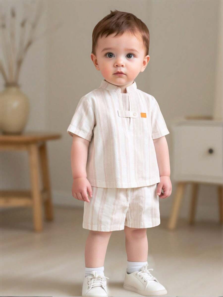 SHEIN Set da 2 pezzi per bambini/bambine, composto da camicia a maniche corte rigata con colletto e pantaloncini in vita elastica, adatto per uso al chiuso, all'aperto, quotidiano, sport, giochi, feste, servizi fotografici, vacanze e festival