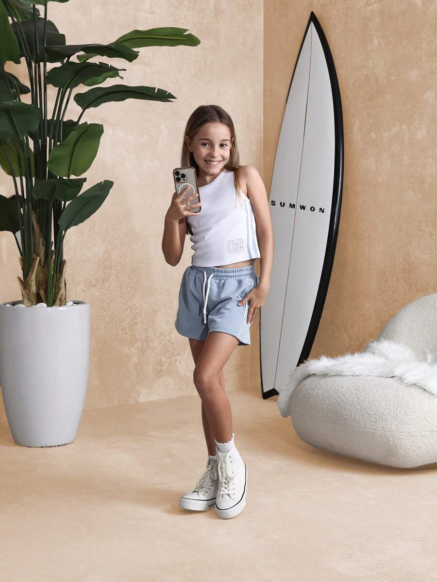 SUMWON Conjunto de top y pantalones cortos de verano deportivo para niñas, conjunto de dos piezas para entrenamiento y hacer deporte, con estampado numérico, ropa básica moderna esencial para actividades y ocio.